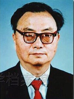 冯纯伯